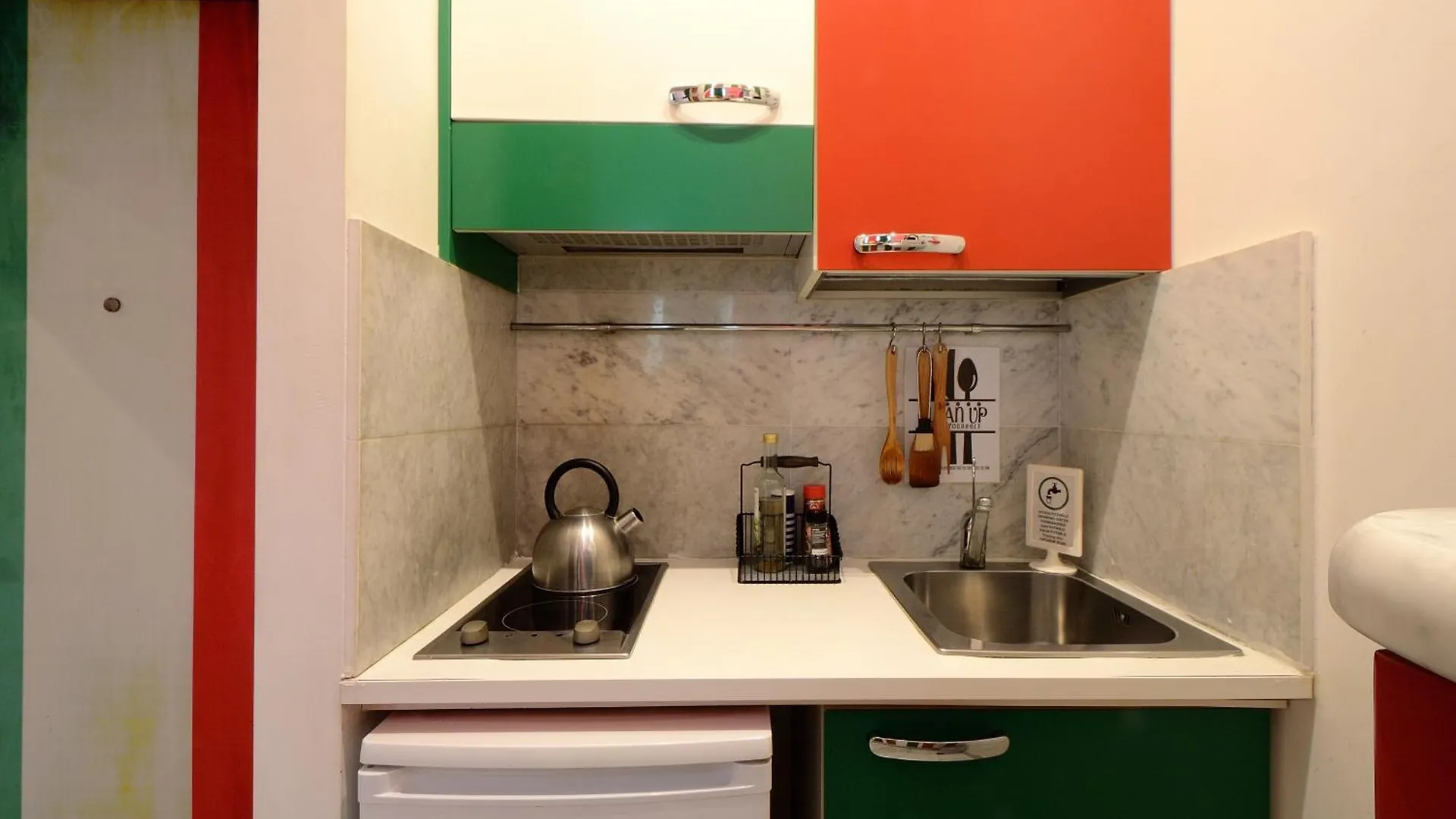 Bellissimo Mini Appartamento A Tema Bandiera Italiana, Potente Wi-Fi, 3 Linee Metropolitane Dietro Casa, Collegato Direttamente Con Aeroporto Di Malpensa E Rho Fiera ميلان