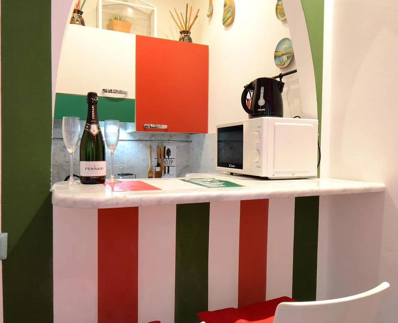 Bellissimo Mini Appartamento A Tema Bandiera Italiana, Potente Wi-Fi, 3 Linee Metropolitane Dietro Casa, Collegato Direttamente Con Aeroporto Di Malpensa E Rho Fiera ميلان