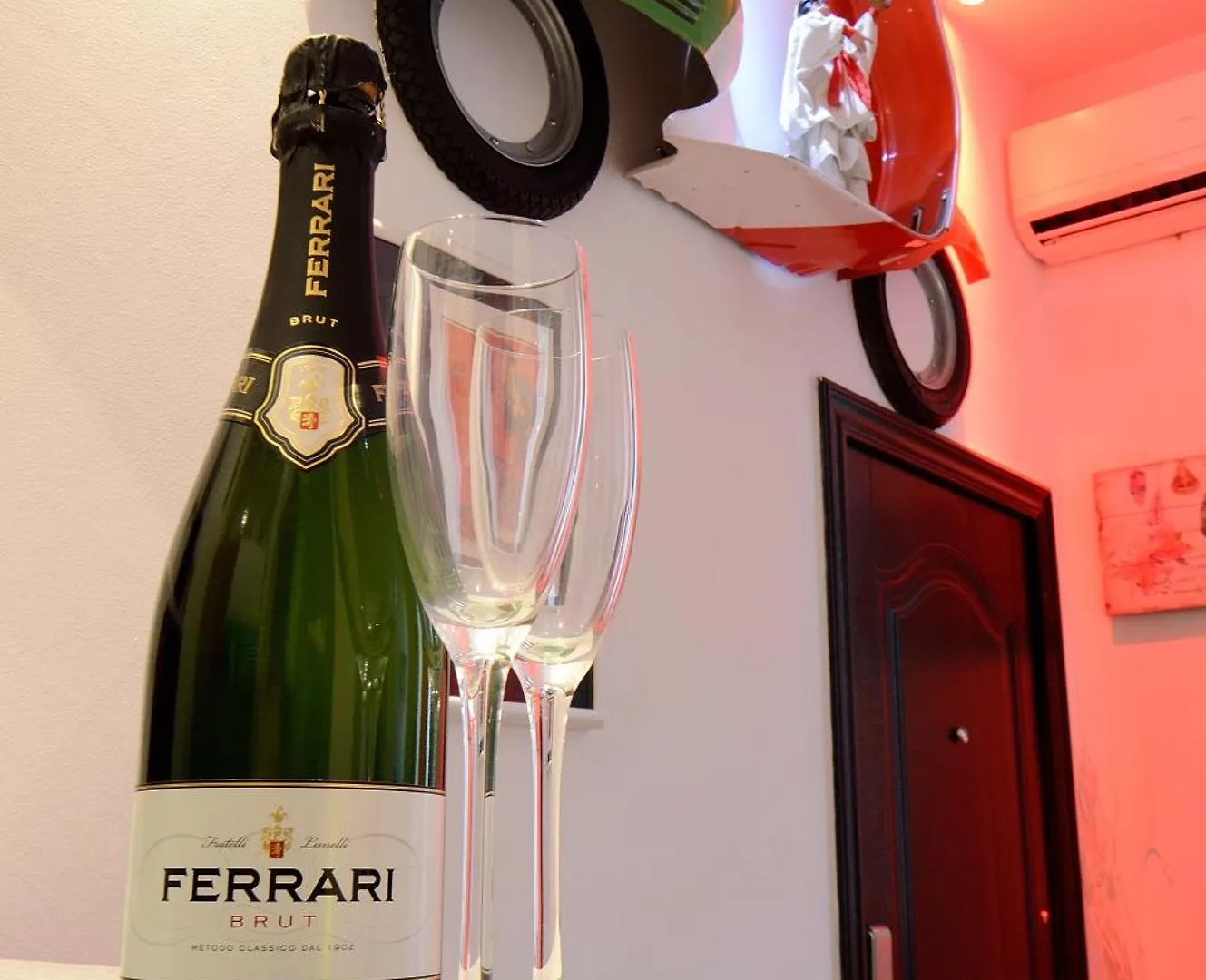 Bellissimo Mini Appartamento A Tema Bandiera Italiana, Potente Wi-Fi, 3 Linee Metropolitane Dietro Casa, Collegato Direttamente Con Aeroporto Di Malpensa E Rho Fiera ميلان 0*,