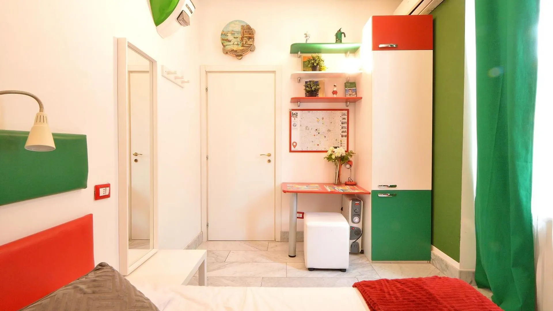 Bellissimo Mini Appartamento A Tema Bandiera Italiana, Potente Wi-Fi, 3 Linee Metropolitane Dietro Casa, Collegato Direttamente Con Aeroporto Di Malpensa E Rho Fiera ميلان إيطاليا