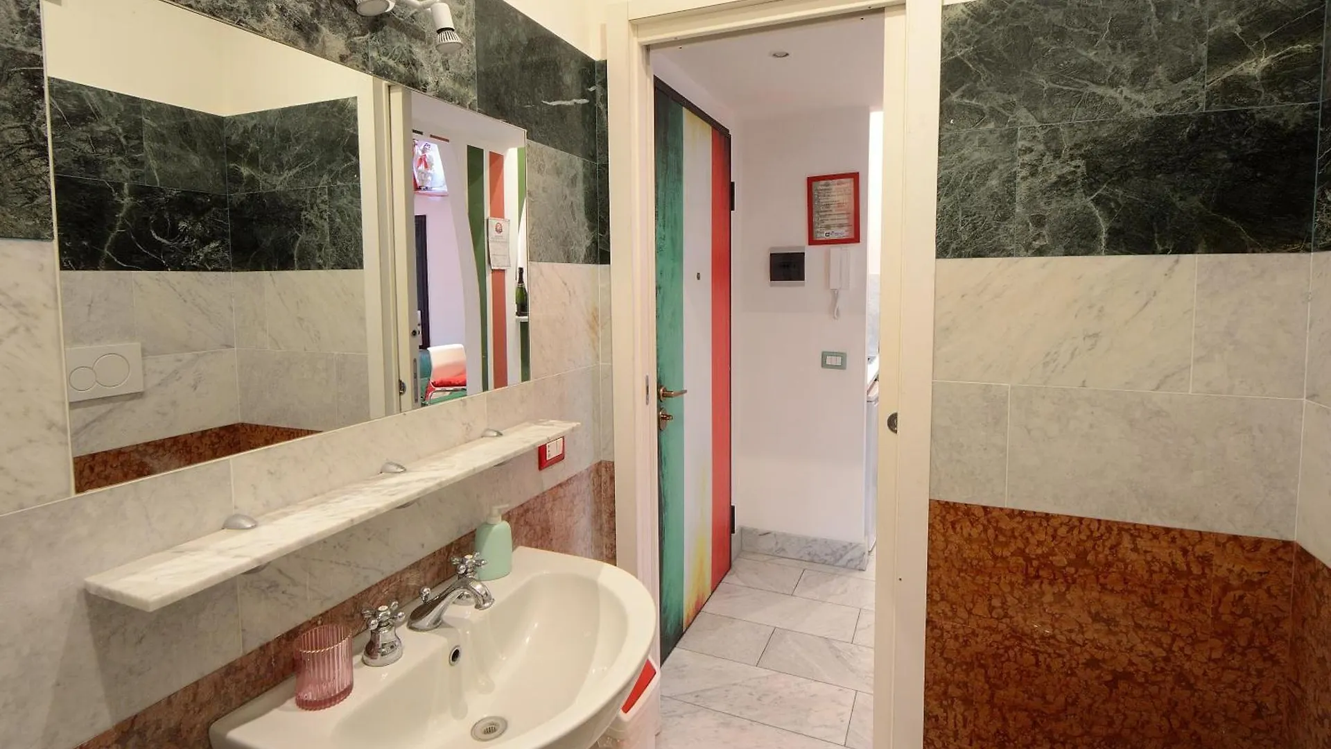 דירה מילאנו Bellissimo Mini Appartamento A Tema Bandiera Italiana, Potente Wi-Fi, 3 Linee Metropolitane Dietro Casa, Collegato Direttamente Con Aeroporto Di Malpensa E Rho Fiera